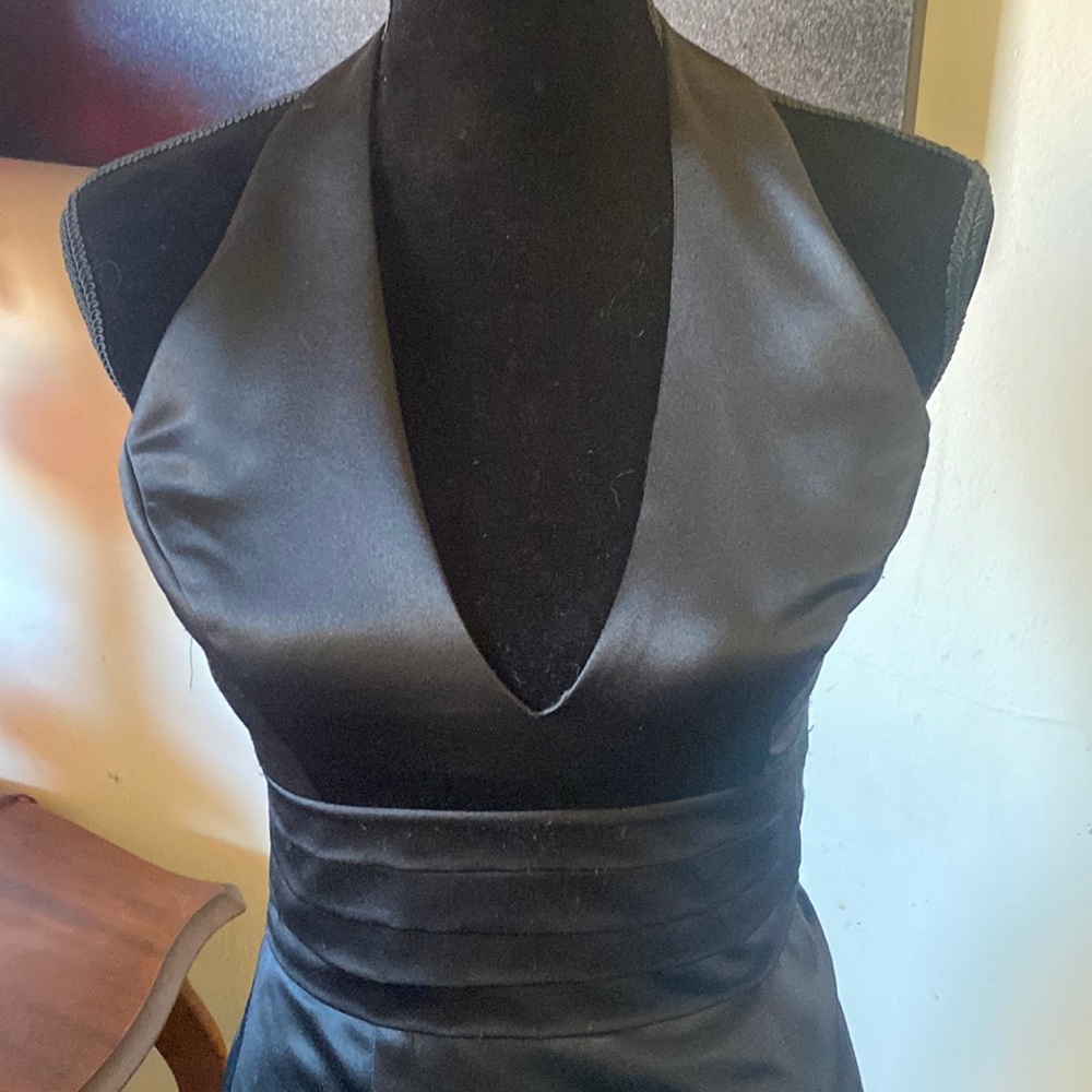 🦊 Jessica McClintock deep black satin halter gown.